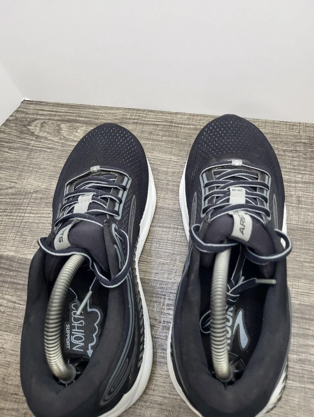 Brooks Ariel GTS 23 Women's Size 9 D Wide Black White Running Shoes
